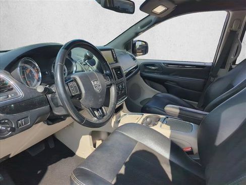 Used 2020 Dodge Grand Caravan SXT image 5