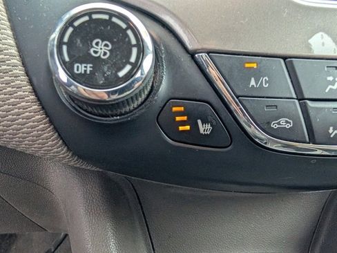 Used 2018 Chevrolet Cruze LT w/ Convenience Package image 4