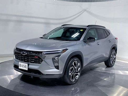 Used 2025 Chevrolet Trax RS FWD image 8