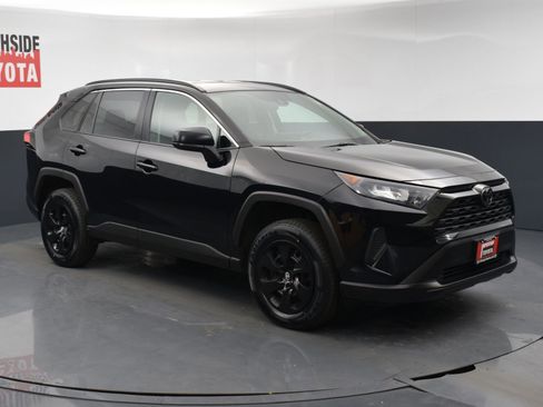 Used 2021 Toyota RAV4 LE image 6