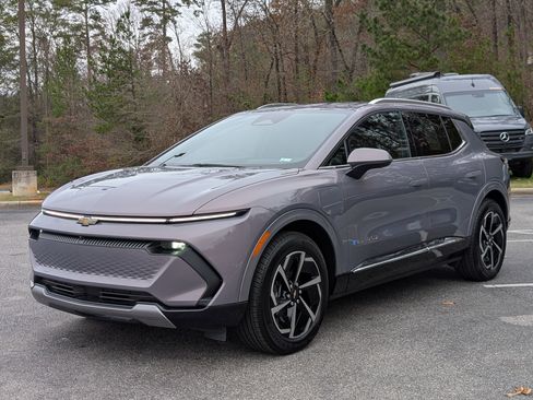 Used 2025 Chevrolet Equinox EV LT w/ Convenience Package image 5