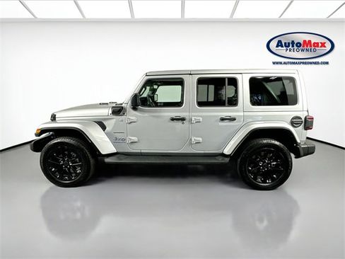 Used 2024 Jeep Wrangler Unlimited Sahara w/ Technology Group image 8