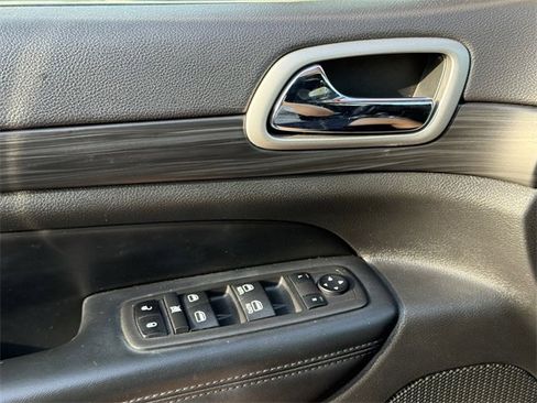 Used 2022 Jeep Grand Cherokee Laredo X image 20