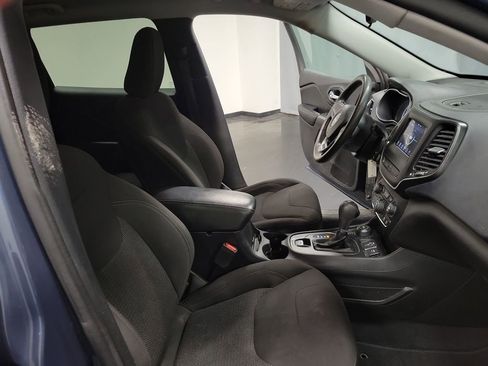 Used 2020 Jeep Cherokee Latitude AWD/4WD image 22