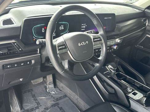 Used 2025 Kia Telluride S FWD image 13
