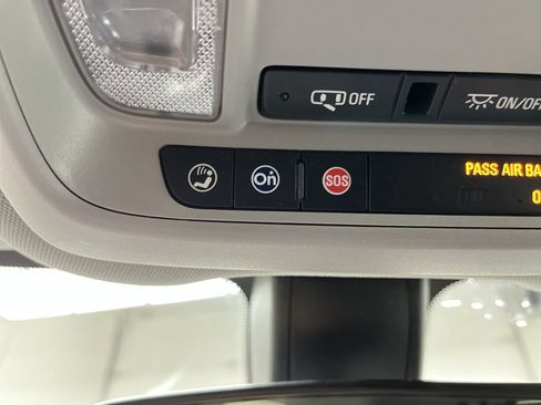 Used 2018 Chevrolet Equinox LT FWD image 23