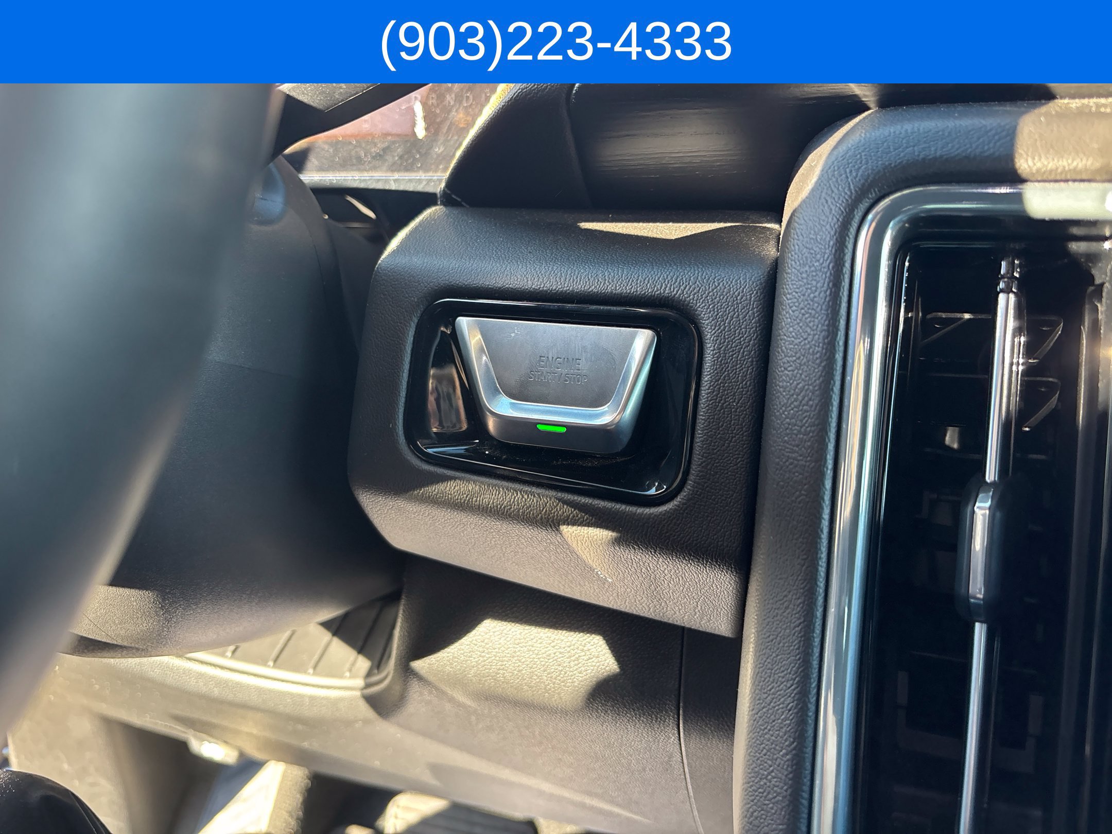 Used 2025 GMC Yukon Denali AWD/4WD image 35
