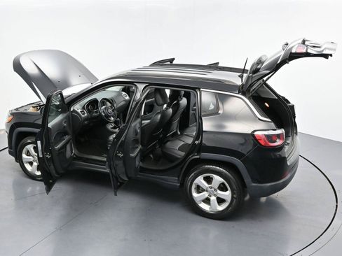 Used 2018 Jeep Compass Latitude FWD image 38