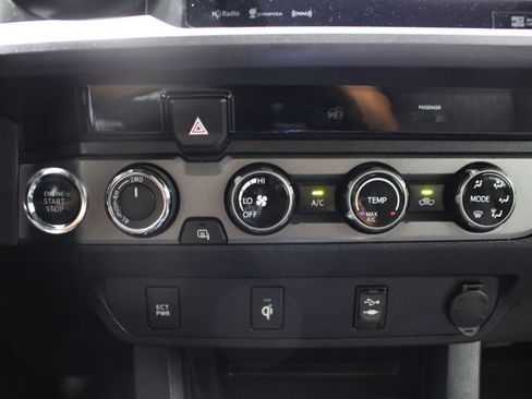 Used 2017 Toyota Tacoma TRD Off-Road w/ Tow Package (A/T) AWD/4WD image 17
