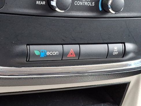 Used 2013 Dodge Grand Caravan SXT w/ UConnect Hands-Free Group image 27