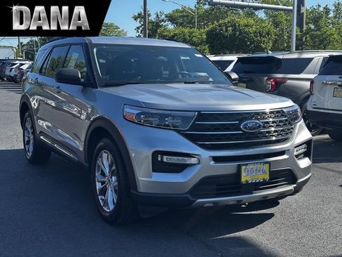 Certified 2023 Ford Explorer XLT w/ Equipment Group 202A AWD/4WD image 1