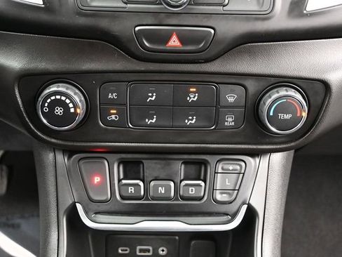 Used 2021 GMC Terrain SLE w/ Elevation Edition image 18