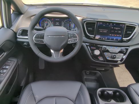 New 2027 Chrysler Pacifica LX FWD image 14