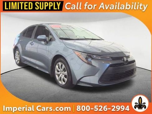 Used 2025 Toyota Corolla LE FWD image 1