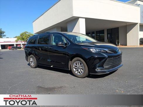 Certified 2024 Toyota Sienna XLE FWD image 1