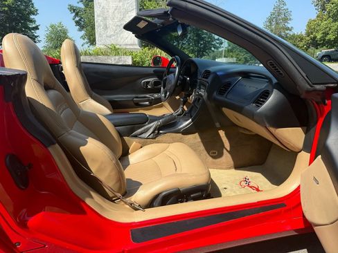 Used 2000 Chevrolet Corvette 5.7L V8 w/ Performance Handling Pkg image 32