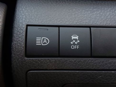 Used 2019 Toyota Camry SE image 28