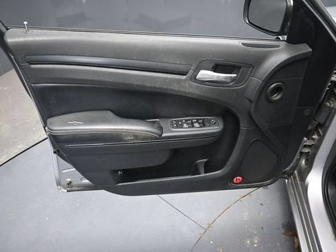 Used 2014 Chrysler 300 S RWD image 17