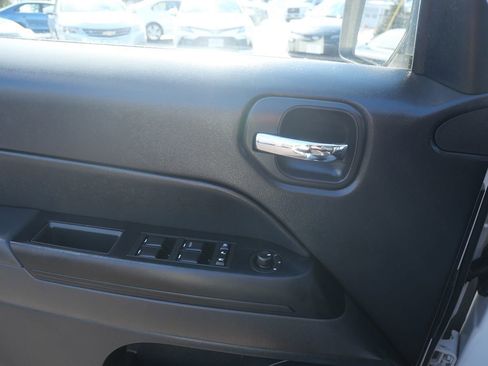 Used 2016 Jeep Patriot High Altitude image 14