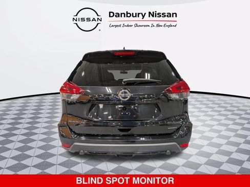 Used 2018 Nissan Rogue SV w/ Premium Package AWD/4WD image 4
