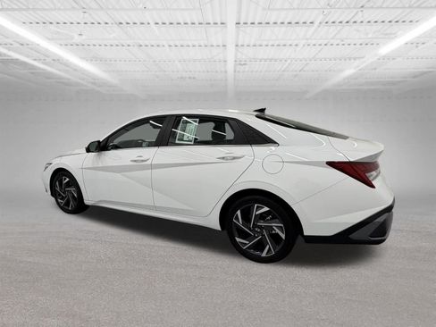 Used 2024 Hyundai Elantra Limited FWD image 3