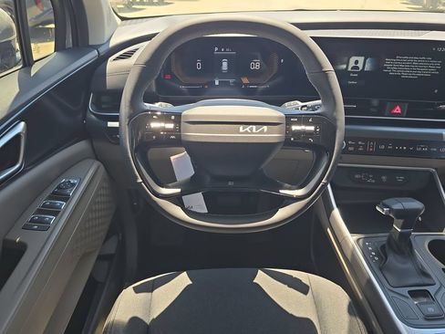 New 2027 Kia Carnival LX FWD image 13