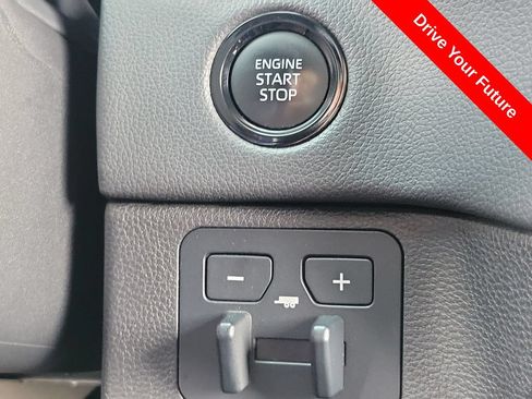 Used 2025 Toyota Tundra Limited AWD/4WD image 11