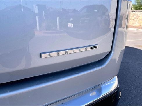 Used 2022 Jeep Wagoneer Series III w/ Premium Group I AWD/4WD image 8