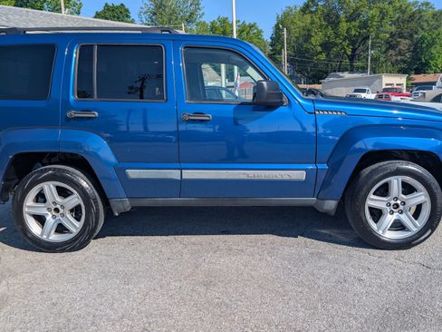Used 2010 Jeep Liberty Sport w/ Popular Equipment Group AWD/4WD image 8