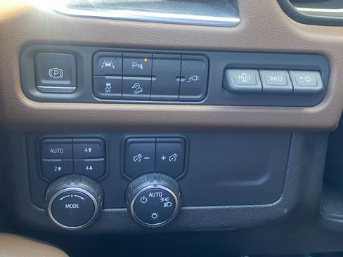 Used 2021 Chevrolet Tahoe High Country w/ Premium Package 2 AWD/4WD image 6