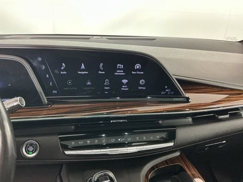 Used 2021 Cadillac Escalade Premium Luxury w/ Heavy-Duty Trailer Package AWD/4WD image 18
