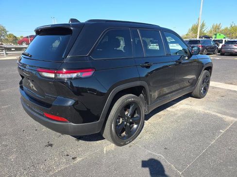 Used 2023 Jeep Grand Cherokee Altitude image 4