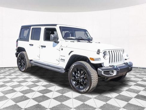 Used 2022 Jeep Wrangler Unlimited Sahara w/ Cold Weather Group AWD/4WD image 13