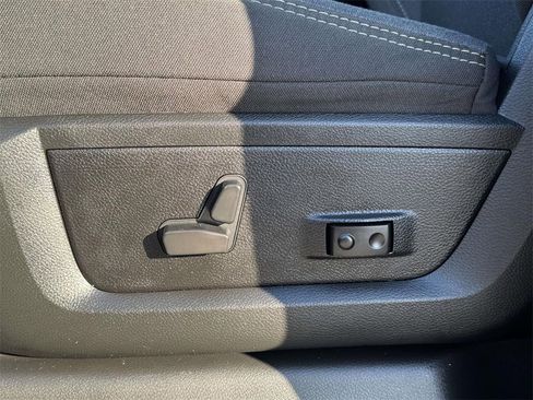 Used 2024 RAM 2500 Big Horn w/ Sport Appearance Package image 28