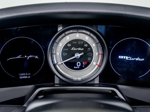 Used 2022 Porsche 911 Turbo image 39