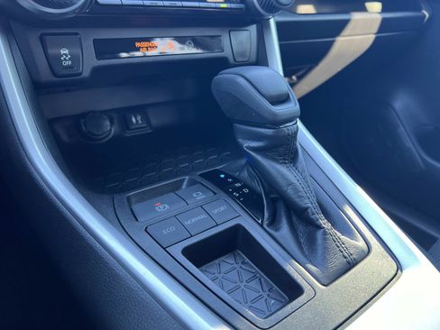 Used 2019 Toyota RAV4 LE image 18