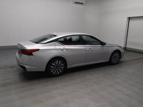 Used 2024 Nissan Altima 2.5 SV image 10