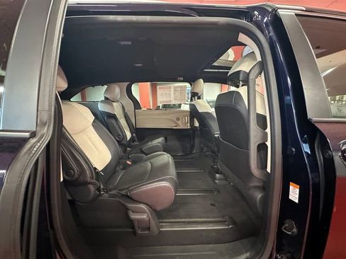 Certified 2025 Toyota Sienna Limited image 15