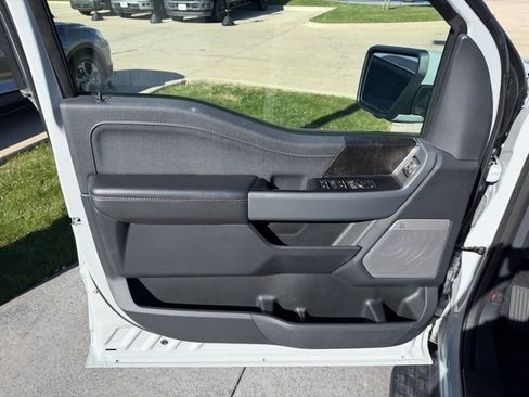 Used 2023 Ford F150 Lightning Lariat image 8