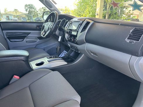 Used 2015 Toyota Tacoma PreRunner image 13