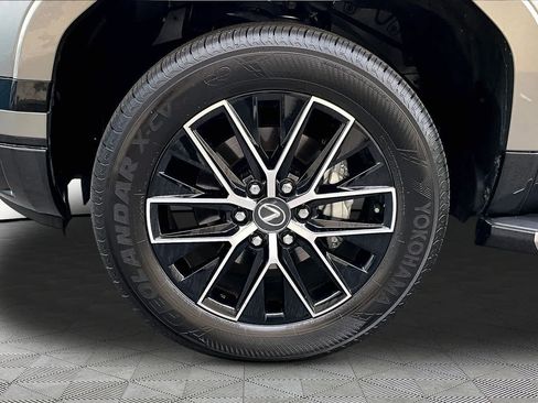 Used 2025 Lexus GX 550 w/ Accessory Package (2T) AWD/4WD image 11