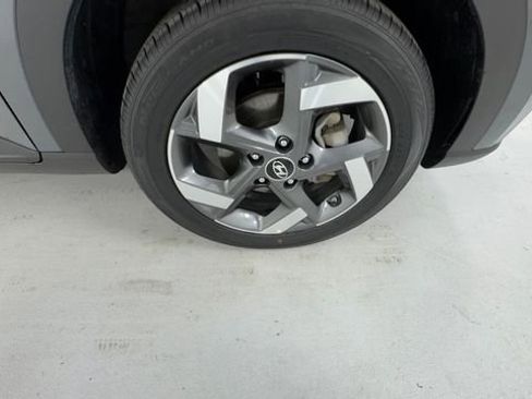 Used 2025 Hyundai Venue SEL FWD image 9