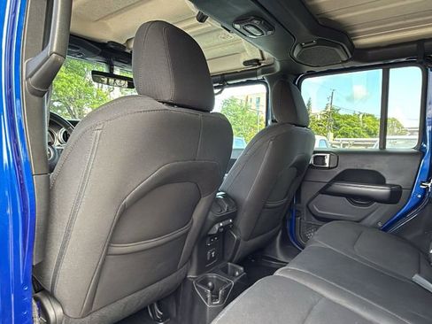 Used 2018 Jeep Wrangler Unlimited Sahara AWD/4WD image 26