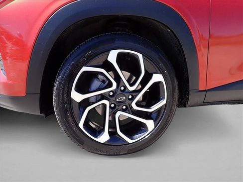 Used 2024 Chevrolet Trax RS w/ Sunroof Package FWD image 7