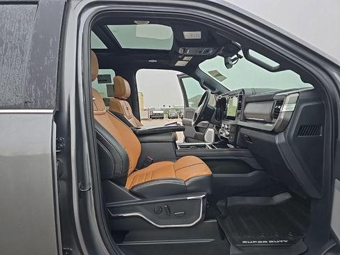 Used 2023 Ford F350 Platinum w/ Tremor Off-Road Package AWD/4WD image 18