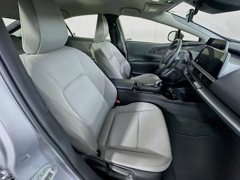 Used 2025 Toyota Prius LE image 29