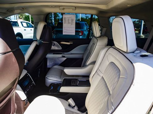 Used 2023 Lincoln Aviator Black Label w/ Jet Package image 17