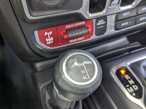 Used 2024 Jeep Gladiator Mojave AWD/4WD image 26