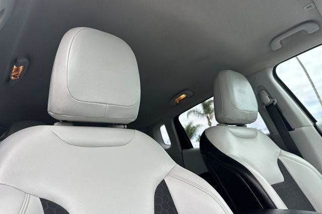 Used 2017 Jeep Compass Latitude FWD image 17