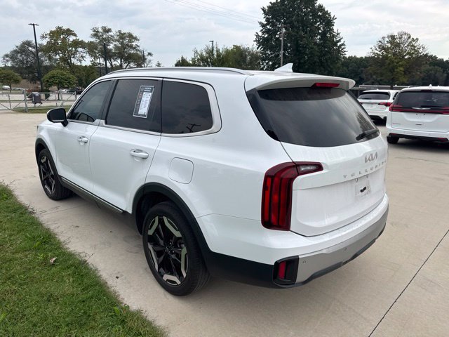 Used 2023 Kia Telluride S AWD/4WD image 2